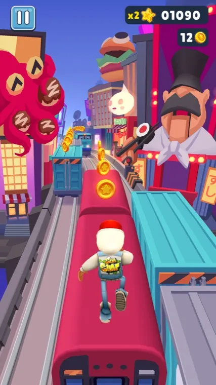 Schermata di gioco di Subway Surfers: il personaggio corre su un treno rosa fra le rotaie di una città asiatica, raccoglie monete mentre l'ispettore appare sullo sfondo.